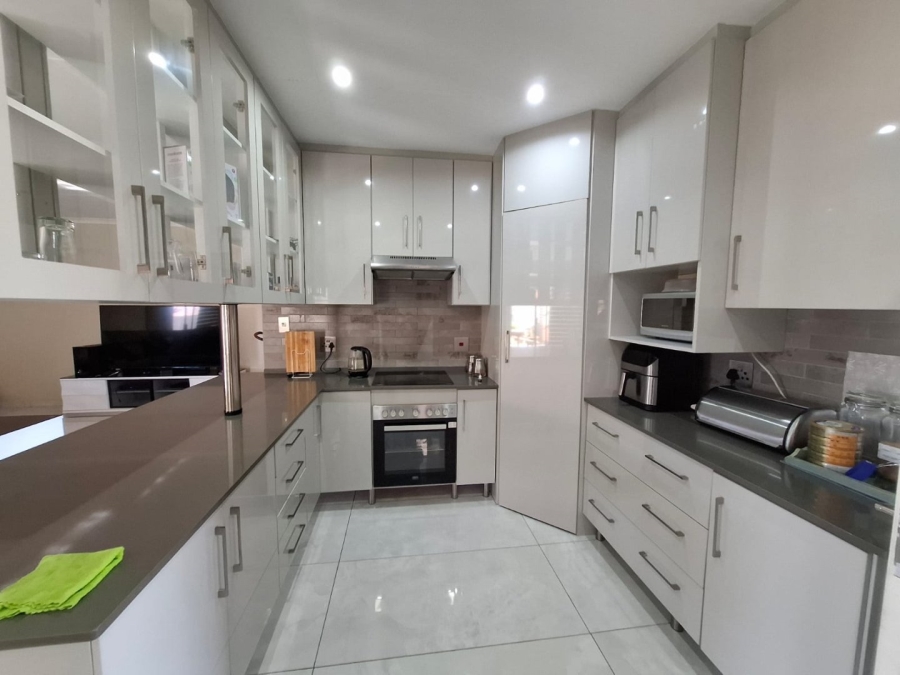 4 Bedroom Property for Sale in Waterkloof East North West